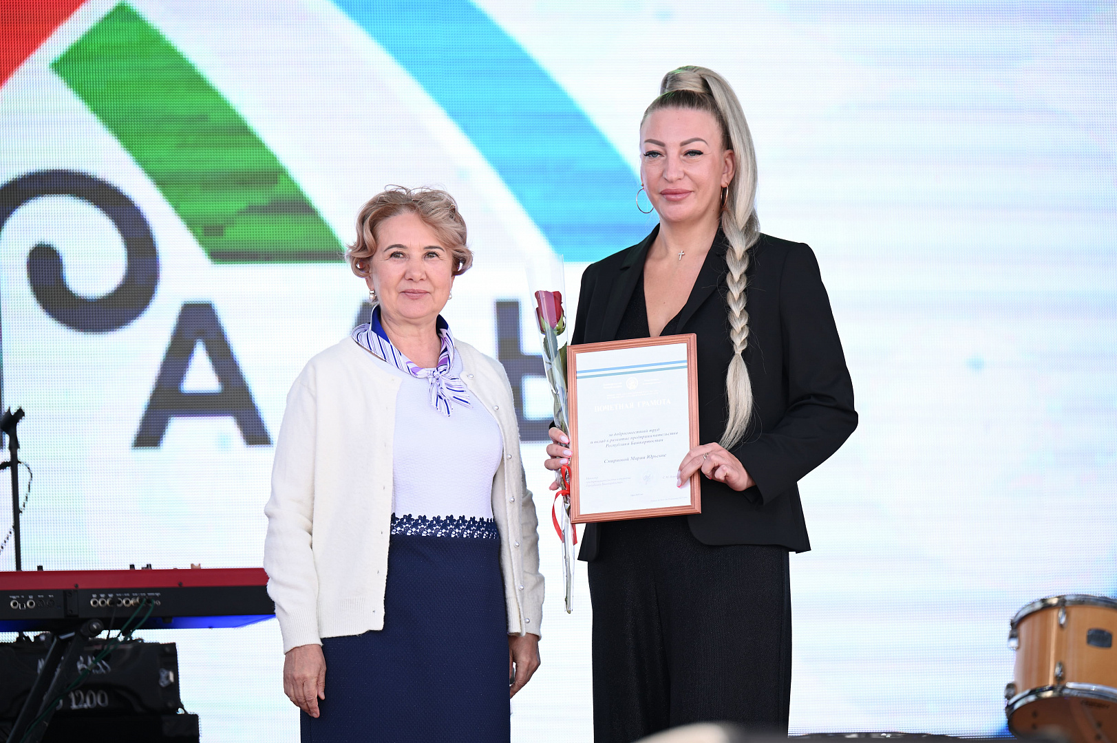 Вручение почетных грамот и благодарственных писем жителям Сибая