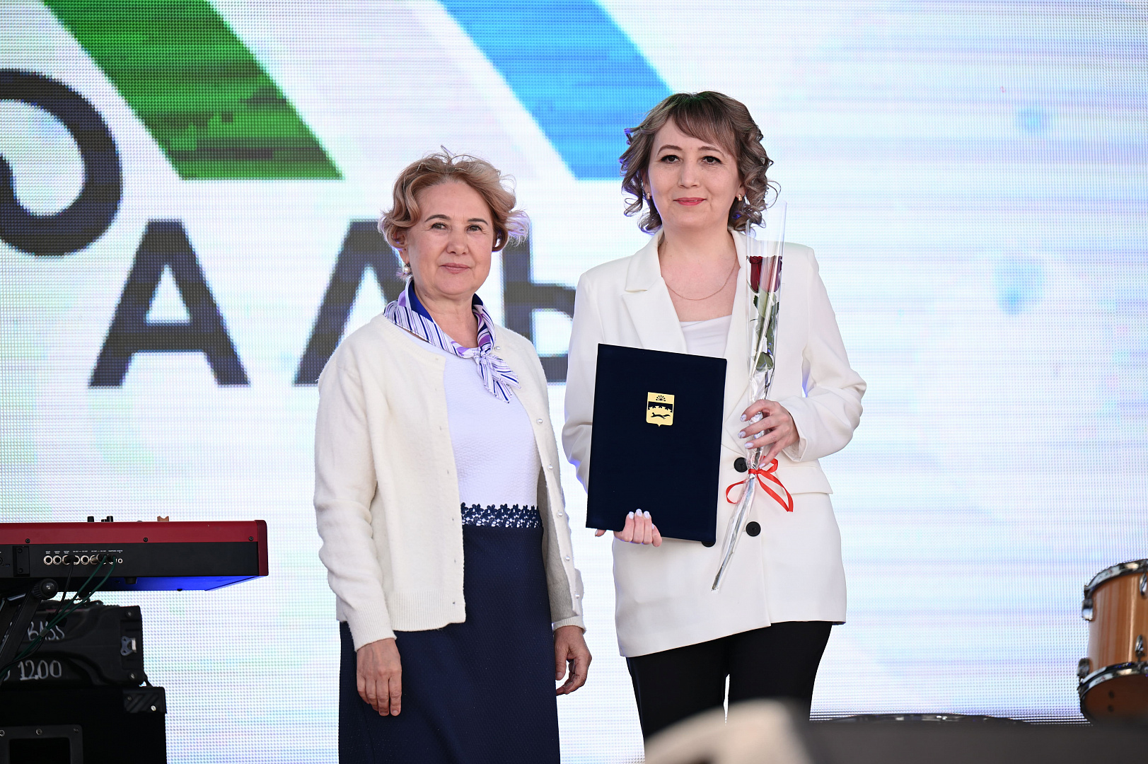 Вручение почетных грамот и благодарственных писем жителям Сибая