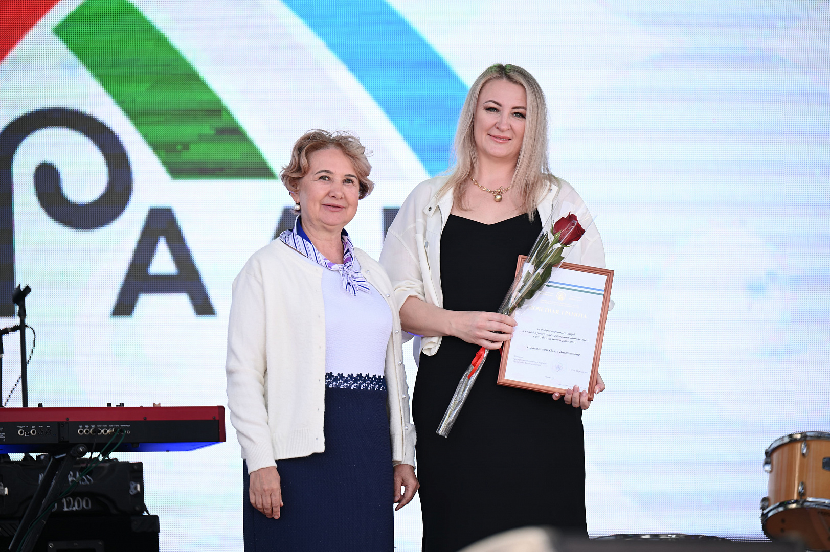 Вручение почетных грамот и благодарственных писем жителям Сибая