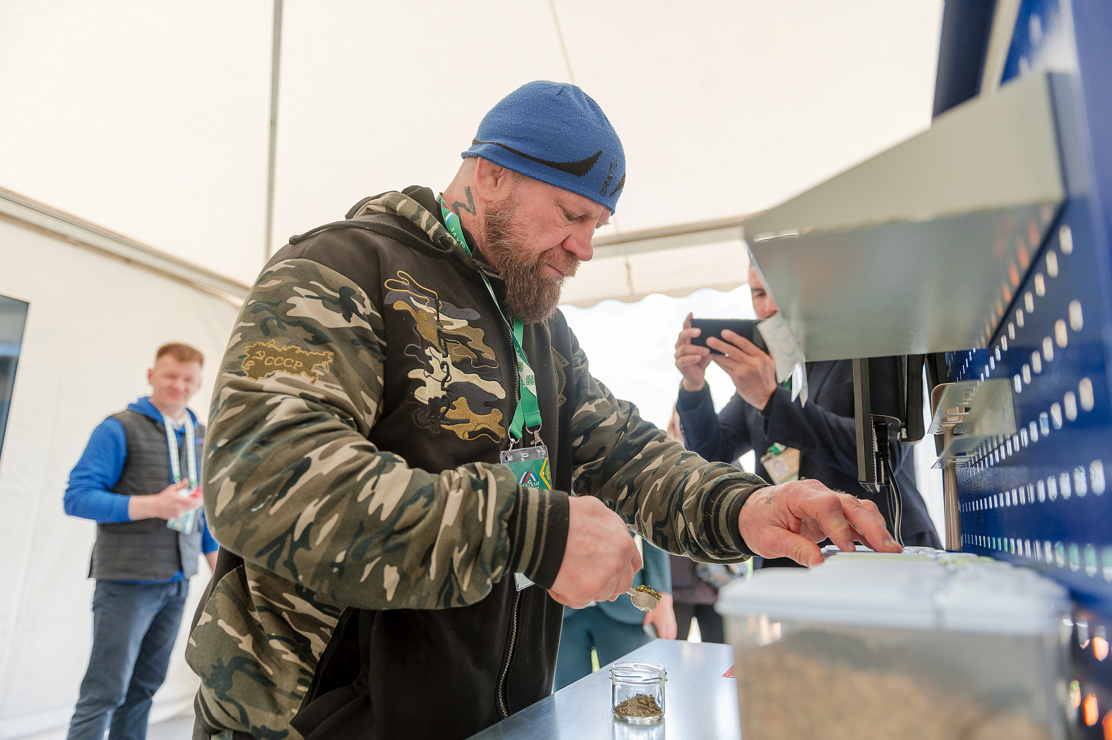 Джефф Монсон впервые собрал башкирский чай на инвест-сабантуе «Зауралье-2024»
